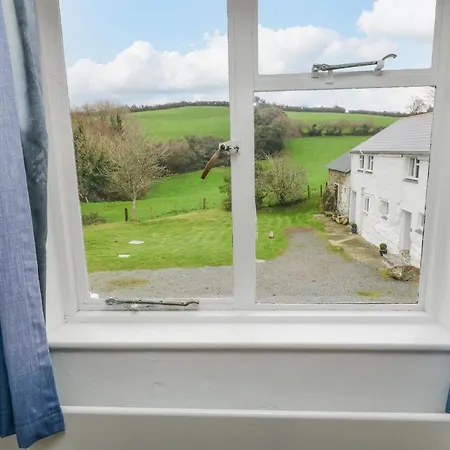 Tregithey Farmhouse * Saint Anthony